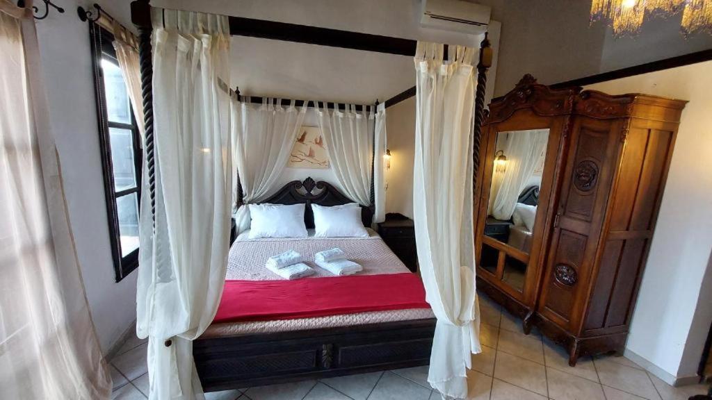 Saint Michel Boutique Hotell 3*